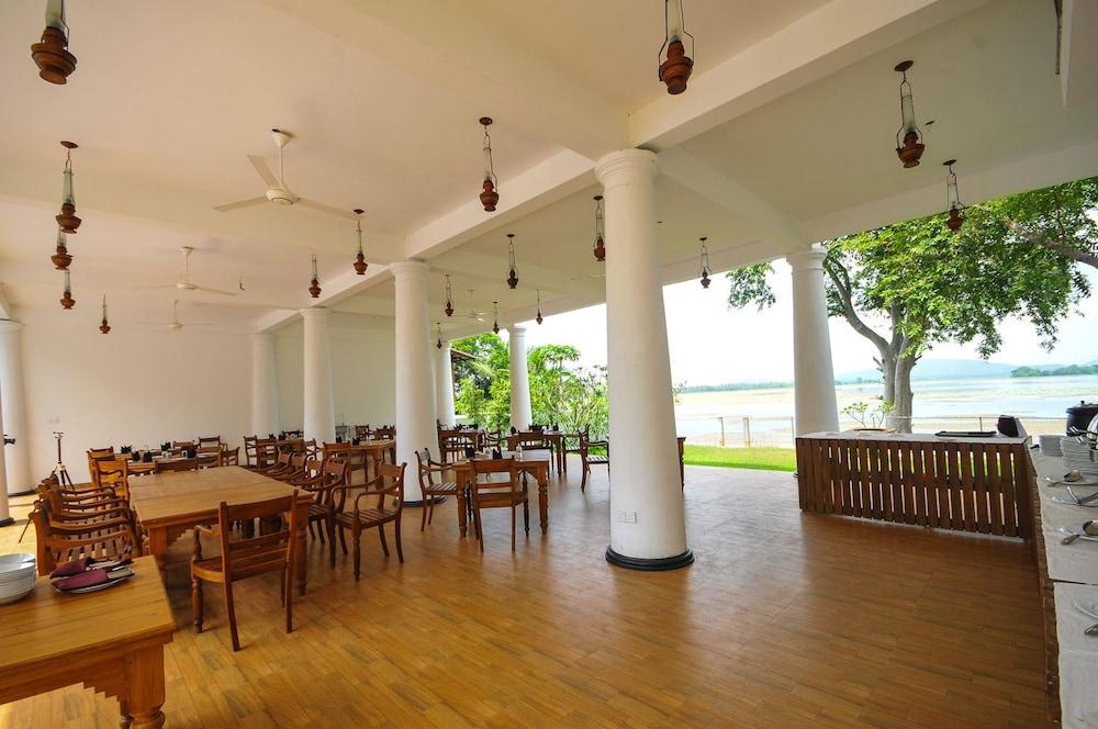 Yala Oga Reach Hotel Tissamaharama Bagian luar foto