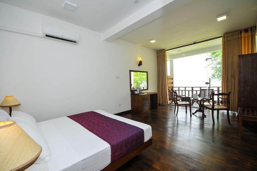 Yala Oga Reach Hotel Tissamaharama Bagian luar foto