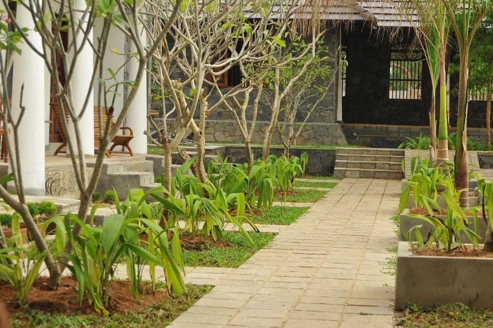 Yala Oga Reach Hotel Tissamaharama Bagian luar foto