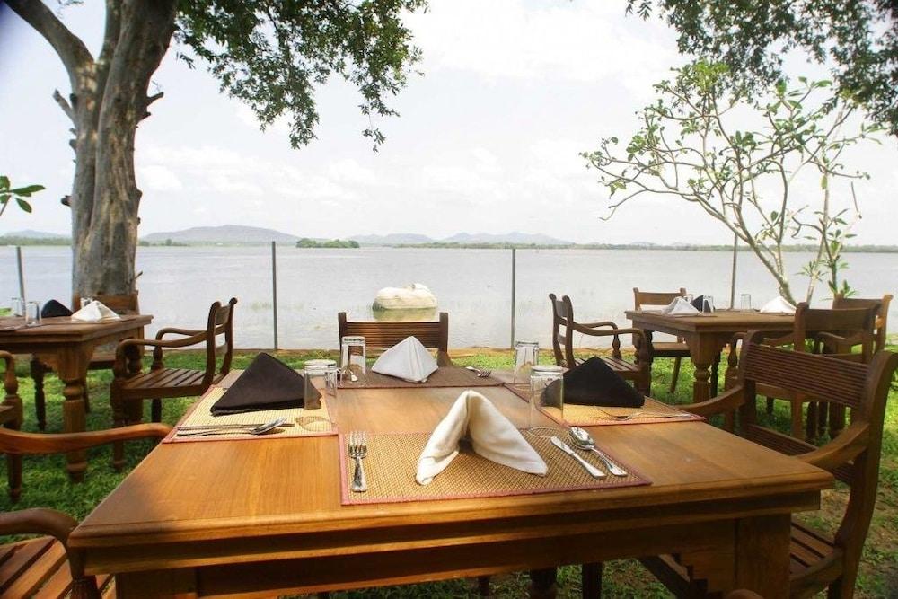Yala Oga Reach Hotel Tissamaharama Bagian luar foto