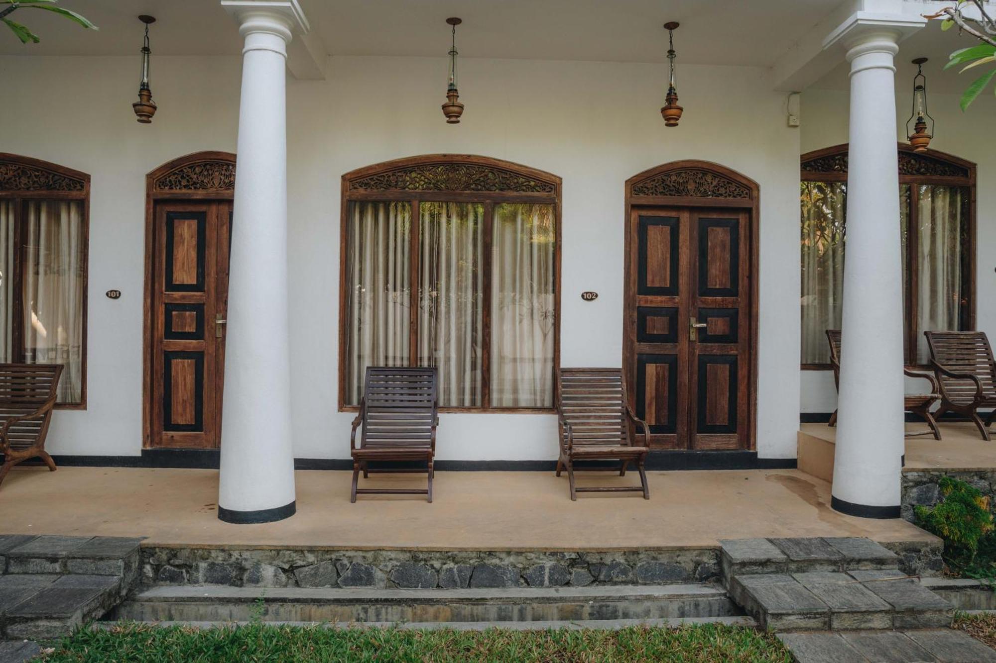 Yala Oga Reach Hotel Tissamaharama Bagian luar foto