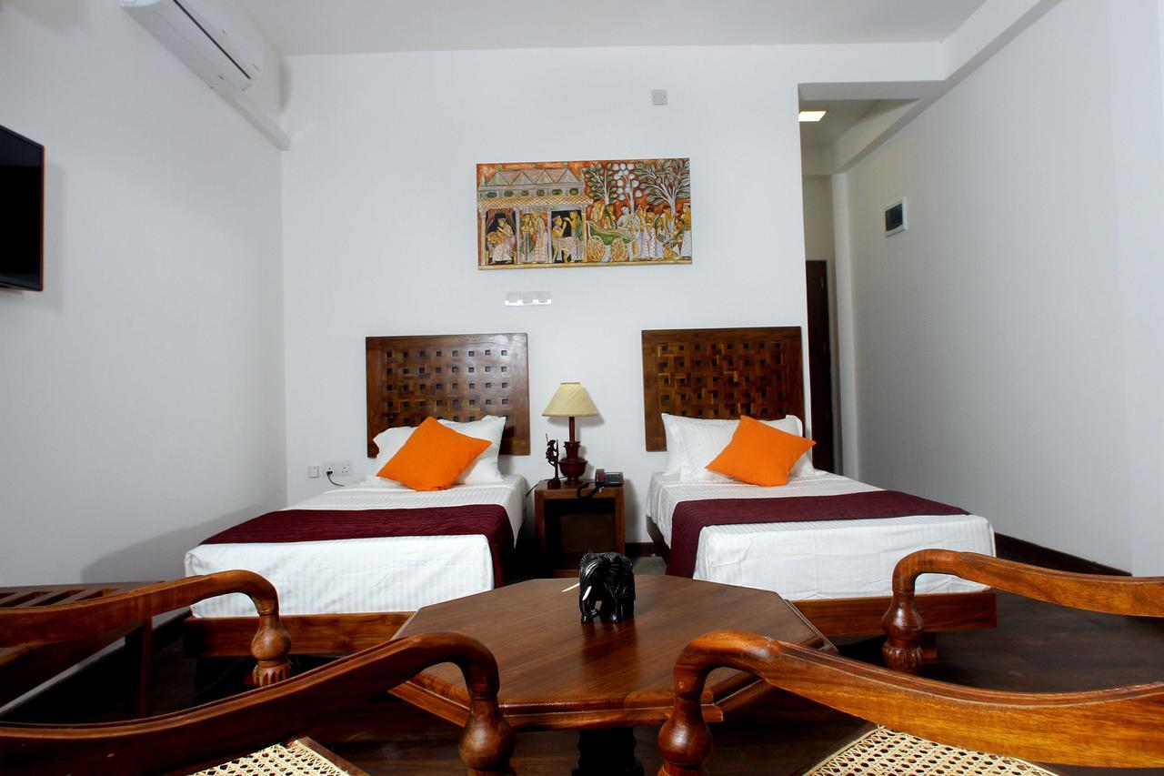 Yala Oga Reach Hotel Tissamaharama Bagian luar foto