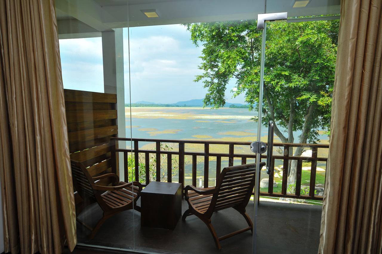 Yala Oga Reach Hotel Tissamaharama Bagian luar foto