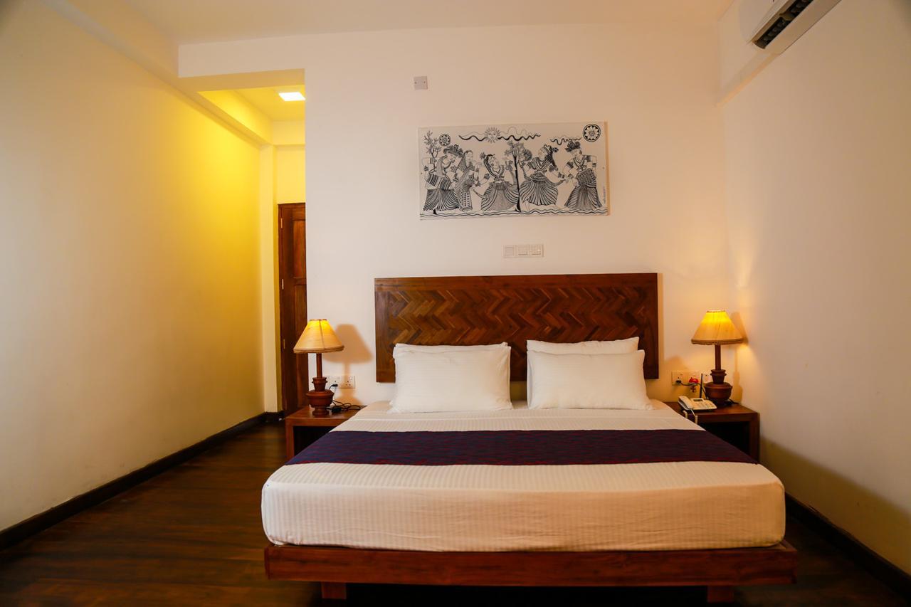 Yala Oga Reach Hotel Tissamaharama Bagian luar foto