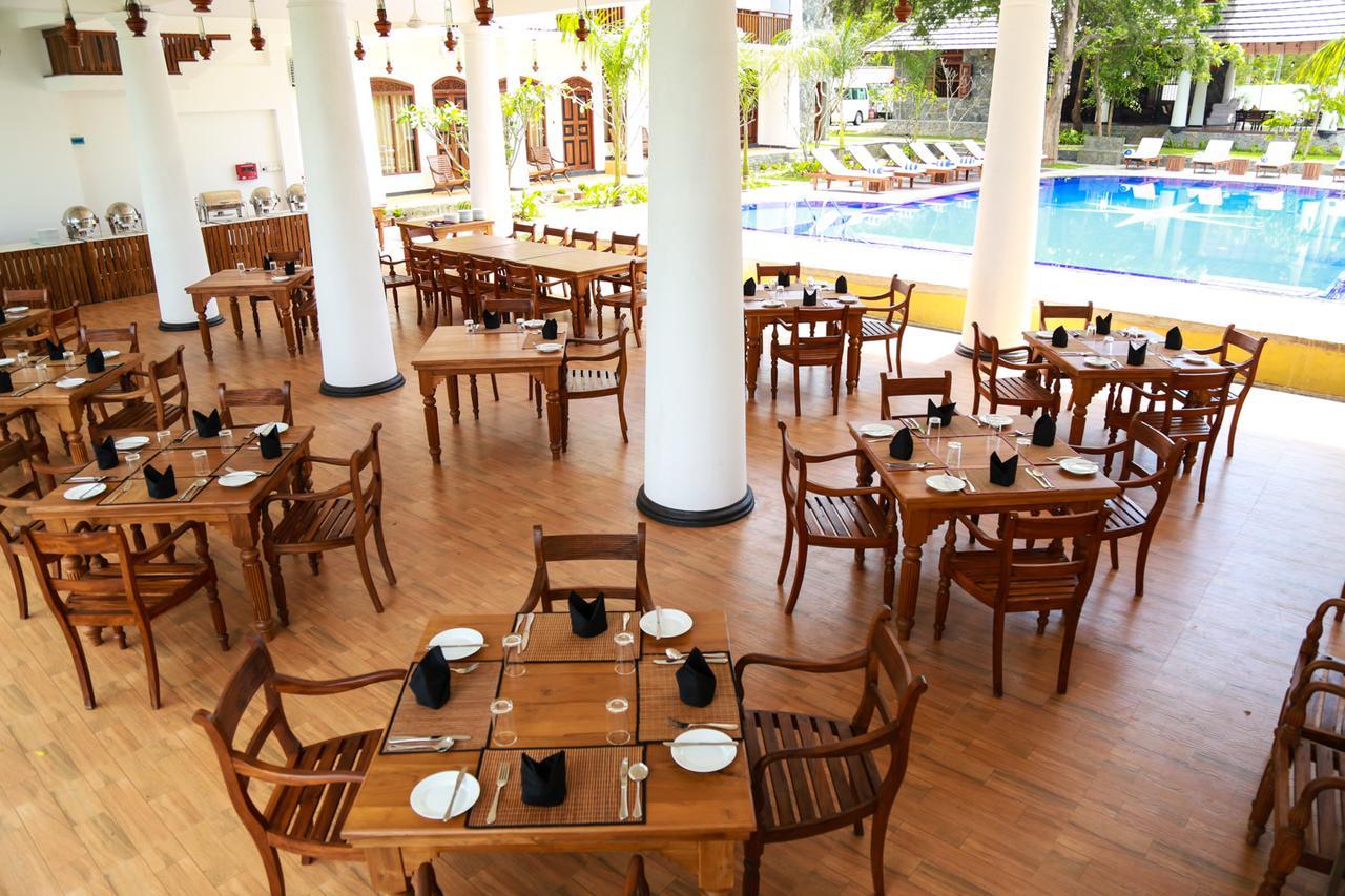 Yala Oga Reach Hotel Tissamaharama Bagian luar foto