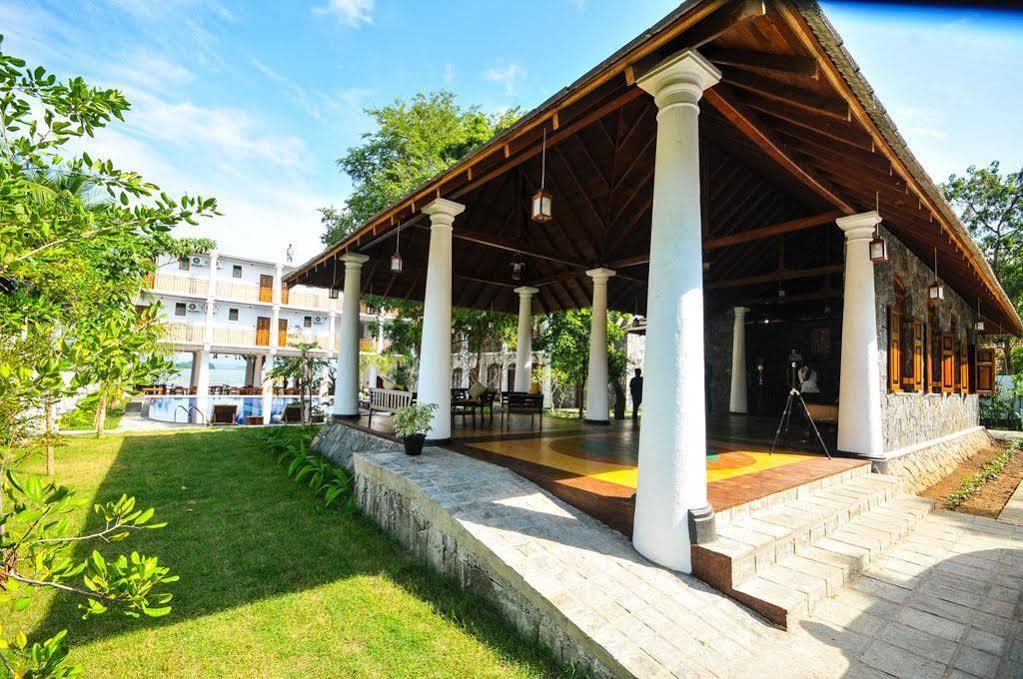 Yala Oga Reach Hotel Tissamaharama Bagian luar foto