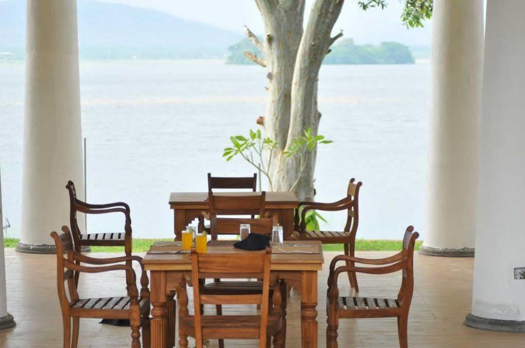 Yala Oga Reach Hotel Tissamaharama Bagian luar foto